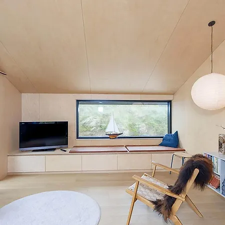 6 Person In Saltum-by Traum *