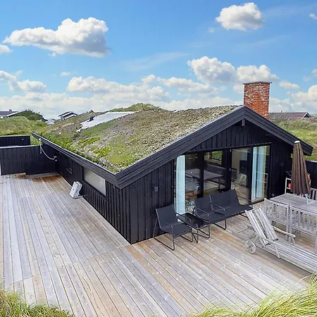 6 Person In Saltum-by Traum *