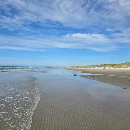 6 Person In Saltum-by Traum