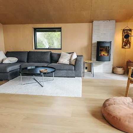 6 Person In Saltum-by Traum